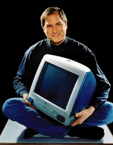 Steve Jobs con un iMac Blu nel 1998